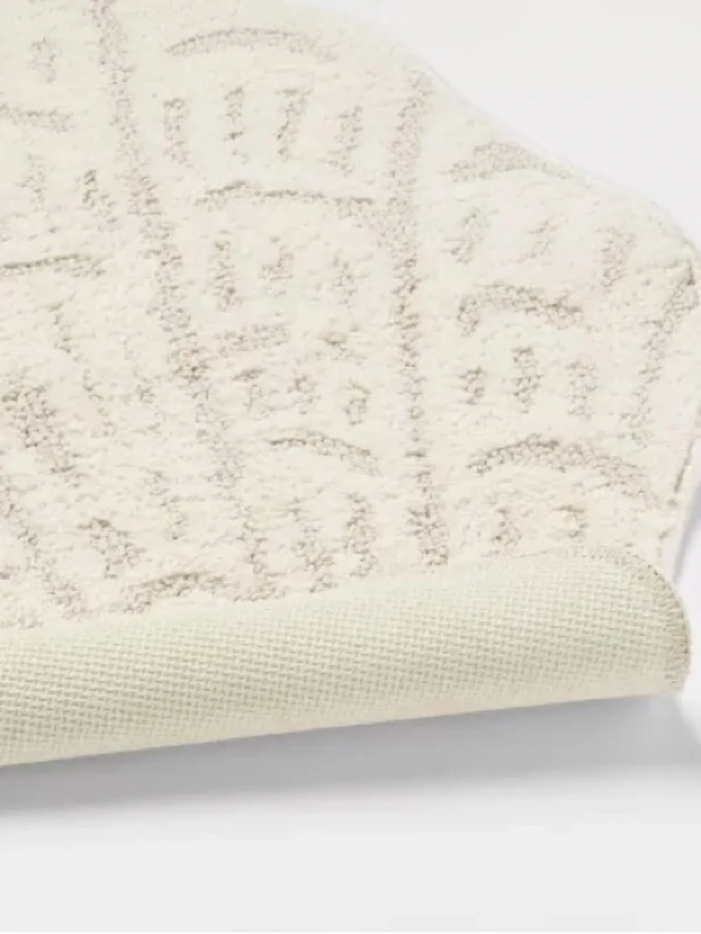 Threshold Cream Shell-Shaped Bath Mat